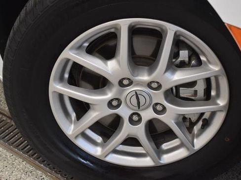 Used 2024 Chrysler Pacifica Touring-L FWD image 29