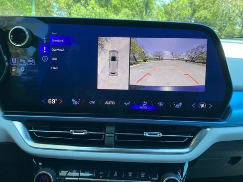 Used 2025 Chevrolet Equinox EV LT image 25