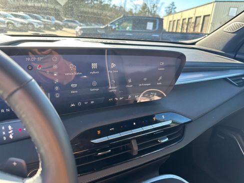 Used 2025 Buick Enclave Preferred image 20