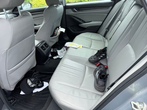 Used 2018 Honda Accord Touring image 10