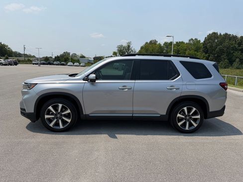 Used 2025 Honda Pilot Elite image 2