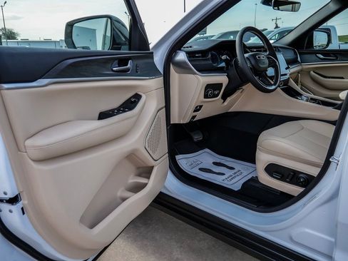 New 2026 Jeep Grand Cherokee L Limited image 31