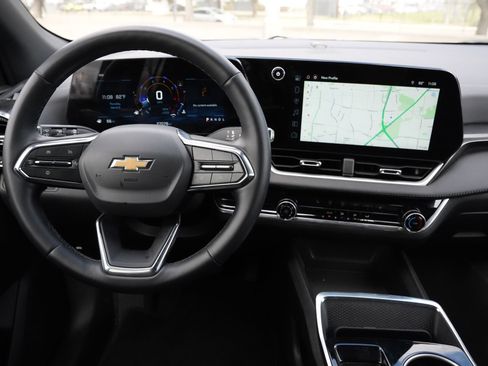 Used 2025 Chevrolet Equinox LT image 9