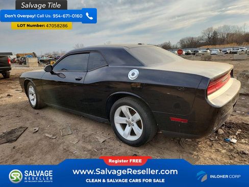 Used 2012 Dodge Challenger SXT Plus RWD image 3