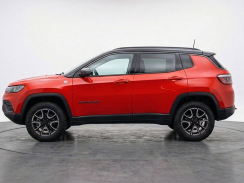Used 2025 Jeep Compass Trailhawk image 5