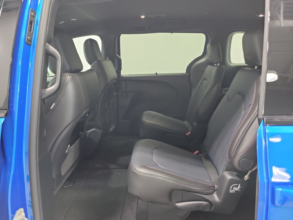 New 2027 Chrysler Pacifica Select AWD/4WD image 19