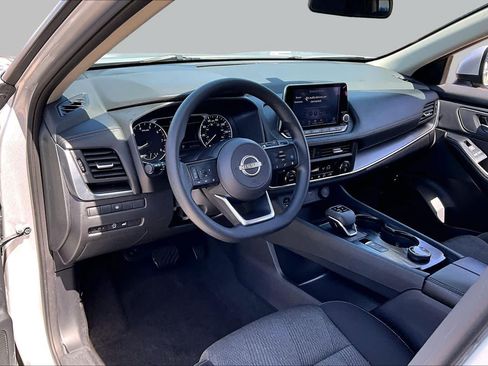 Used 2024 Nissan Rogue SV AWD/4WD image 17