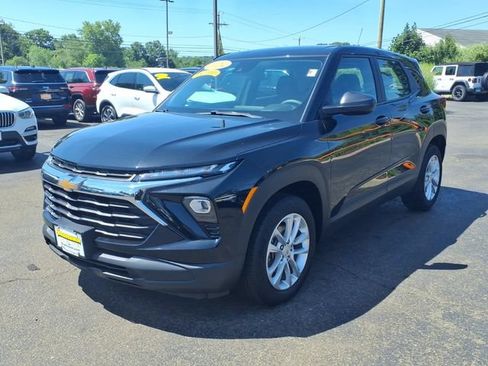 Used 2024 Chevrolet TrailBlazer LS FWD image 2