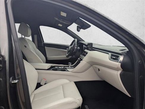 Used 2025 Genesis G70 2.5T image 14