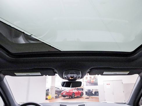 Used 2025 Porsche Cayenne image 20