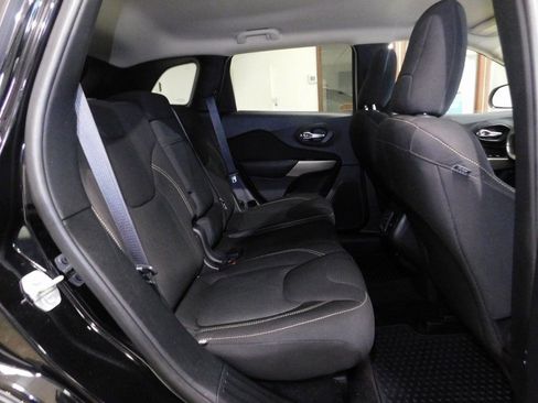 Used 2017 Jeep Cherokee Latitude w/ Comfort & Convenience Group image 88