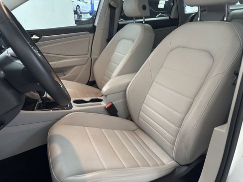 Used 2024 Volkswagen Jetta SE w/ Panoramic Sunroof Package image 10