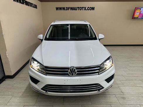 Used 2015 Volkswagen Touareg Sport AWD/4WD image 3