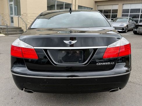 Used 2011 Hyundai Genesis 4.6 RWD image 3