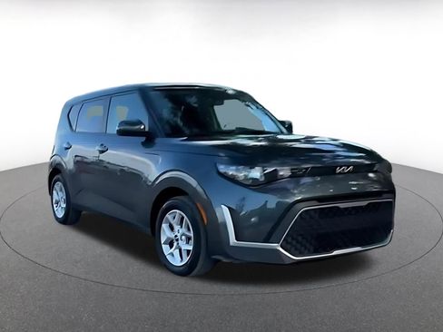 Used 2025 Kia Soul LX w/ LX Technology Package FWD image 2