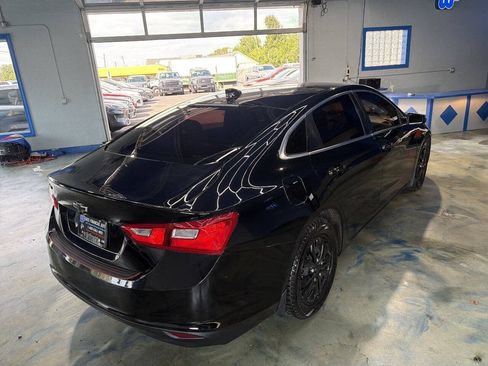 Used 2018 Chevrolet Malibu LT w/ Redline Edition FWD image 9