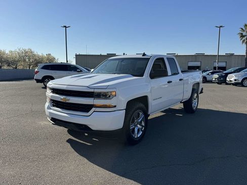 Used 2019 Chevrolet Silverado 1500 Custom w/ Custom Convenience Package image 5