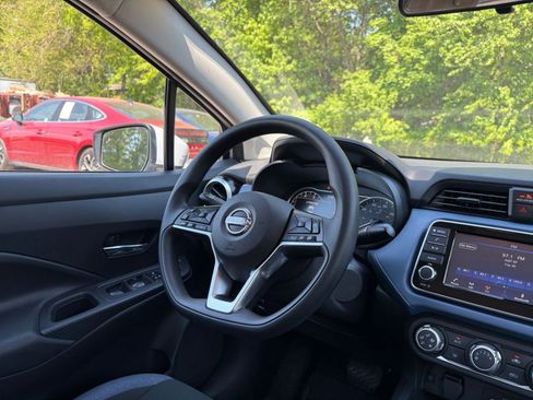 Used 2025 Nissan Versa SV FWD image 32