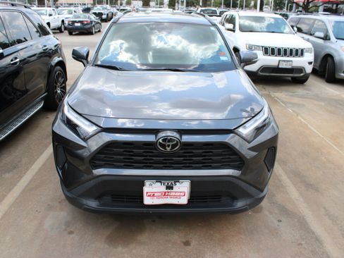 Used 2024 Toyota RAV4 XLE w/ Convenience Package FWD image 3
