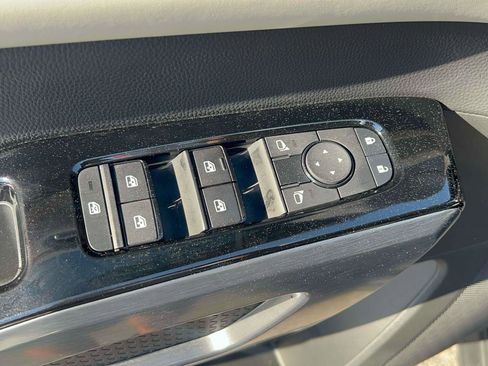 Used 2024 Nissan Pathfinder SL AWD/4WD image 21
