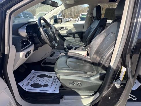 Used 2020 Chrysler Pacifica Touring-L Plus w/ Advanced Safetytec Group image 11