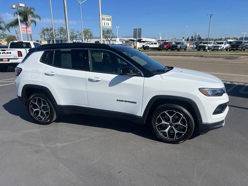 Used 2025 Jeep Compass Limited AWD/4WD image 10