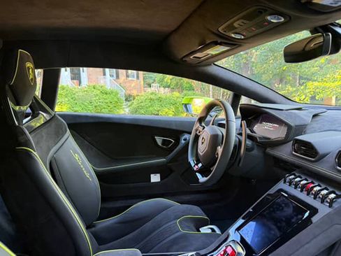 Used 2024 Lamborghini Huracan Sterrato image 8