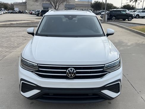 Certified 2022 Volkswagen Tiguan SE w/ Panoramic Sunroof Package image 3