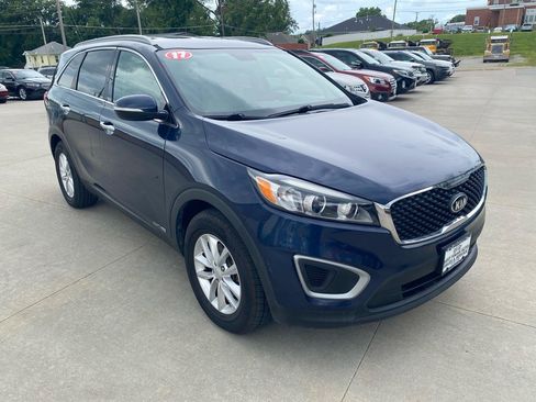 Used 2017 Kia Sorento AWD image 4