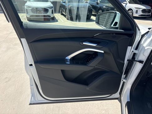 Used 2025 Audi Q5 Premium w/ Convenience Package image 10