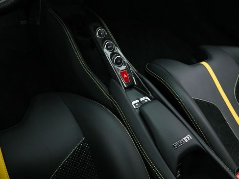 Certified 2022 Ferrari F8 Tributo RWD image 30