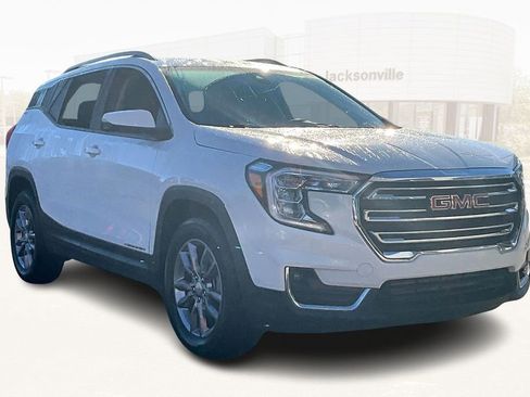 Used 2024 GMC Terrain SLT image 3