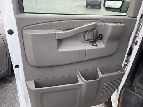 Used 2023 Chevrolet Express 3500 Extended image 12