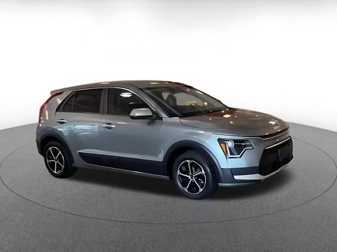 Used 2026 Kia Niro LX FWD image 2