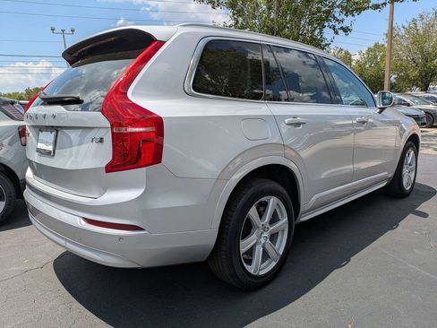 Used 2022 Volvo XC90 T5 Momentum AWD/4WD image 6