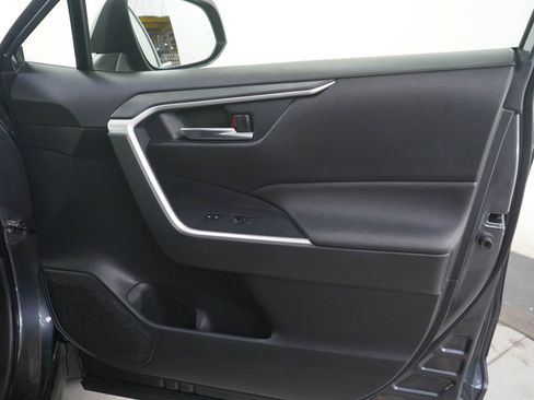 Used 2022 Toyota RAV4 XLE AWD/4WD image 9