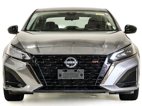 Used 2024 Nissan Altima 2.5 SR FWD image 2