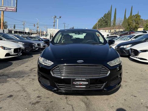 Used 2013 Ford Fusion SE image 2