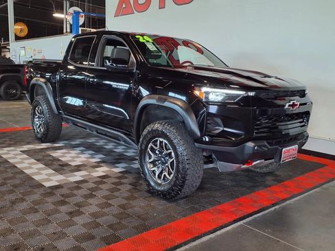 Used 2024 Chevrolet Colorado ZR2 w/ Technology Package AWD/4WD image 2