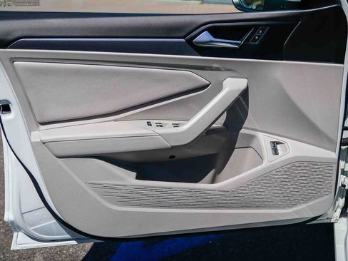 Used 2023 Volkswagen Jetta SE FWD image 21