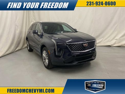 Used 2025 Cadillac XT4 Premium Luxury image 1