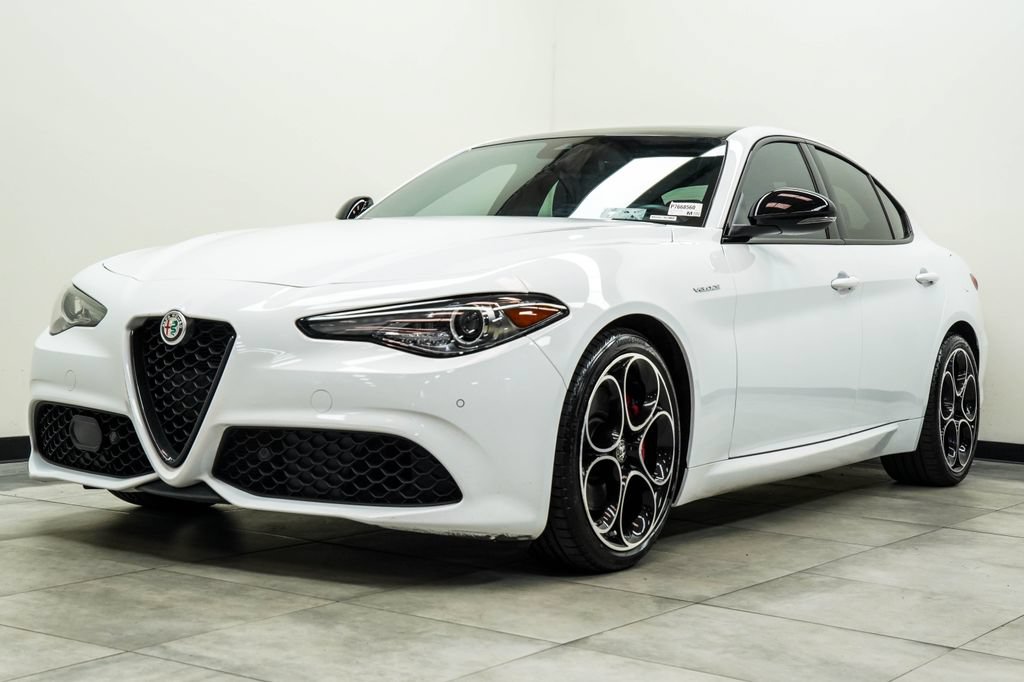 Used 2023 Alfa Romeo Giulia Veloce RWD image 9