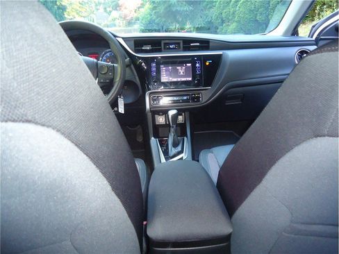 Used 2019 Toyota Corolla LE FWD image 19