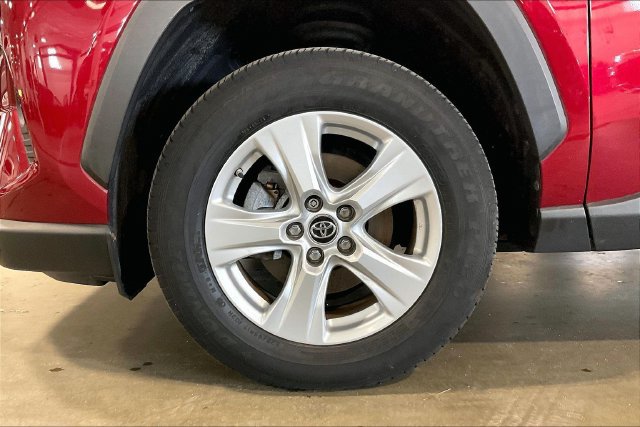 Used 2019 Toyota RAV4 XLE w/ Convenience Package AWD/4WD image 9