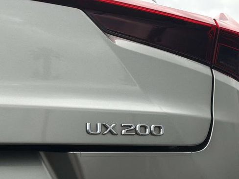 Used 2019 Lexus UX 200 w/ Premium Package FWD image 9