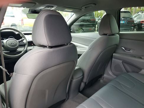 Used 2023 Hyundai Elantra SEL w/ Convenience Package image 10