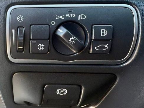 Used 2018 Volvo S60 T5 Dynamic image 38