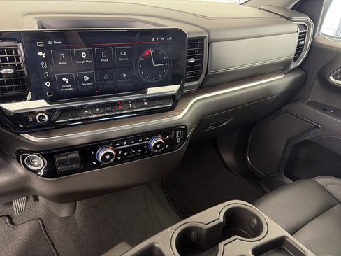 Used 2025 GMC Sierra 1500 SLT AWD/4WD image 4