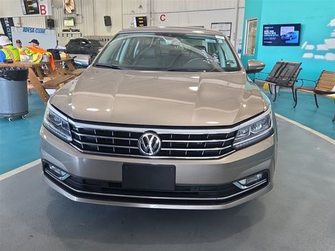 Used 2017 Volkswagen Passat 1.8T SEL Premium FWD image 3