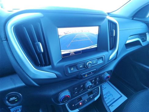 Used 2024 GMC Terrain SLE w/ Driver Convenience Package image 17